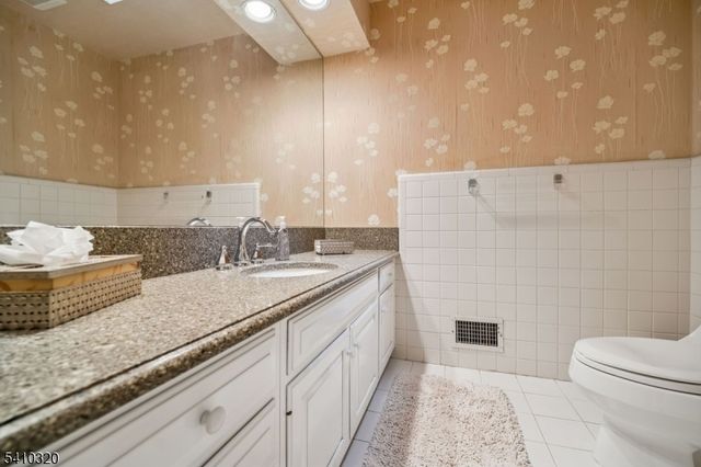 137 High Oaks Dr, Warren Twp., NJ 07059