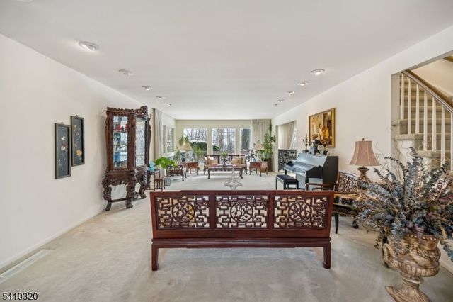 137 High Oaks Dr, Warren Twp., NJ 07059