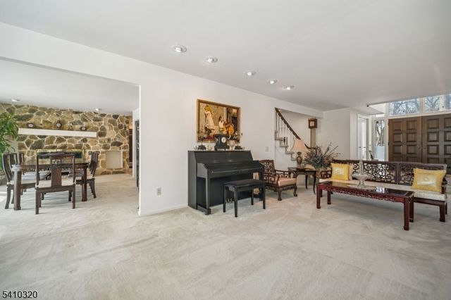 137 High Oaks Dr, Warren Twp., NJ 07059