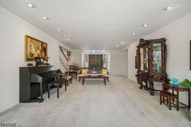 137 High Oaks Dr, Warren Twp., NJ 07059