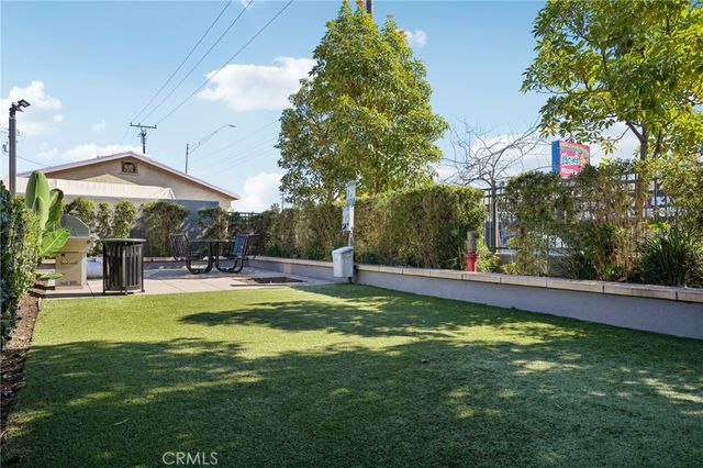 2997 E Pacific Coast Highway, Signal Hill, CA 90755