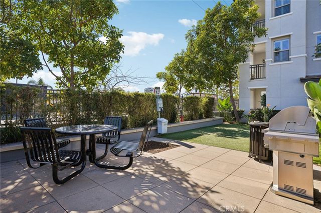 2997 E Pacific Coast Highway, Signal Hill, CA 90755