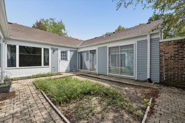 2 Pepperell On Asbury, Rolling Meadows, IL 60008
