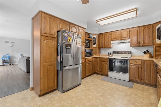 2 Pepperell On Asbury, Rolling Meadows, IL 60008