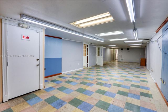 6250 W 21st Ct, Hialeah, FL 33016