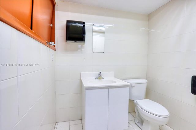 6250 W 21st Ct, Hialeah, FL 33016