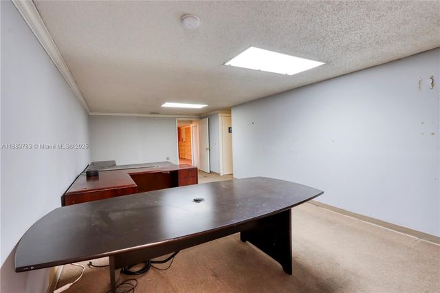 6250 W 21st Ct, Hialeah, FL 33016