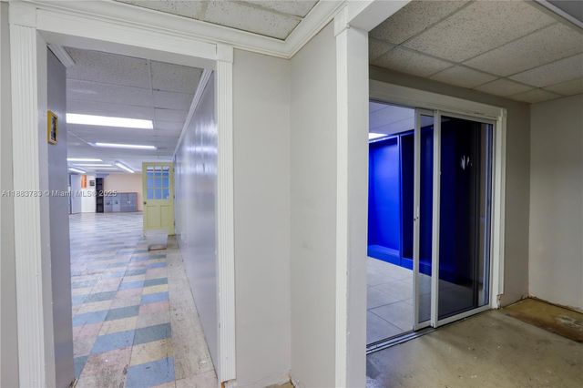 6250 W 21st Ct, Hialeah, FL 33016