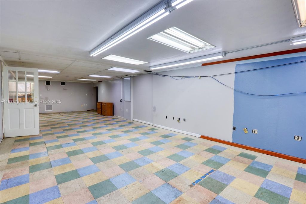 6250 W 21st Ct, Hialeah, FL 33016