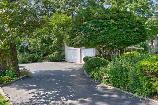 38 McCulloch Drive, Dix Hills, NY 11746