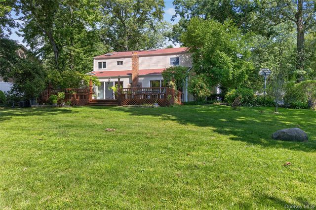 38 McCulloch Drive, Dix Hills, NY 11746