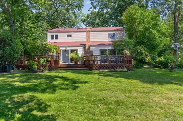 38 McCulloch Drive, Dix Hills, NY 11746