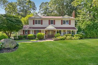 38 McCulloch Drive, Dix Hills, NY 11746
