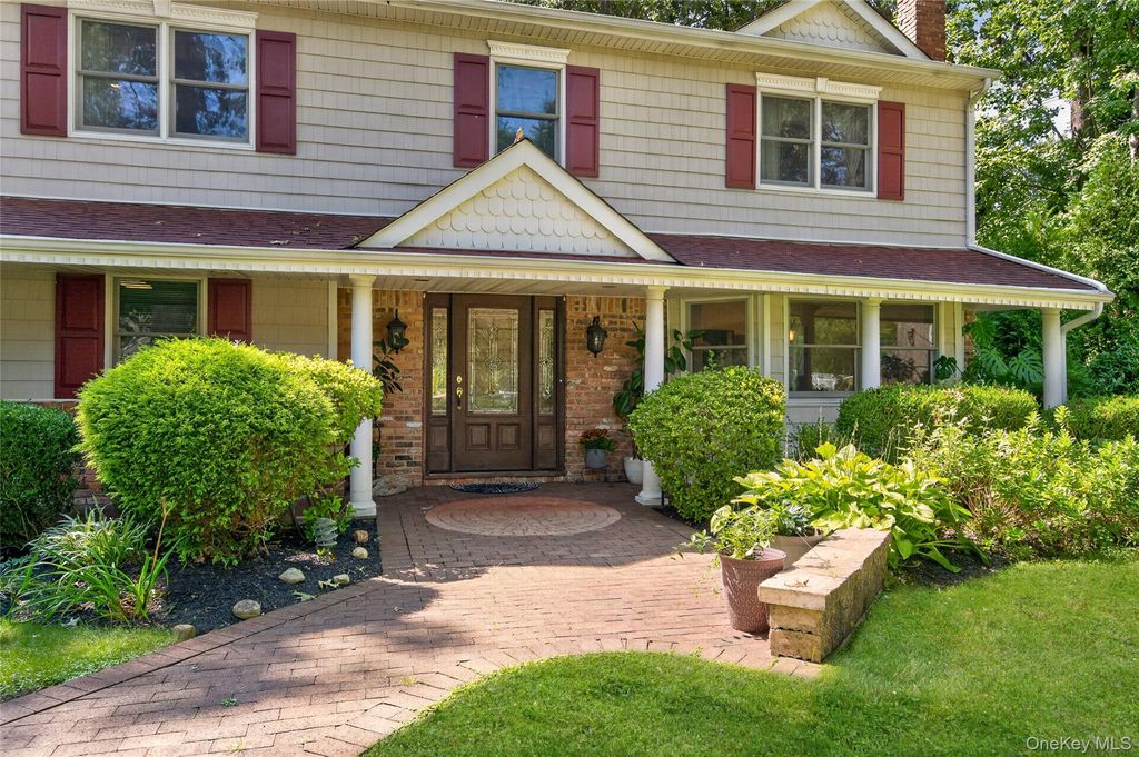 38 McCulloch Drive, Dix Hills, NY 11746 — photo 3