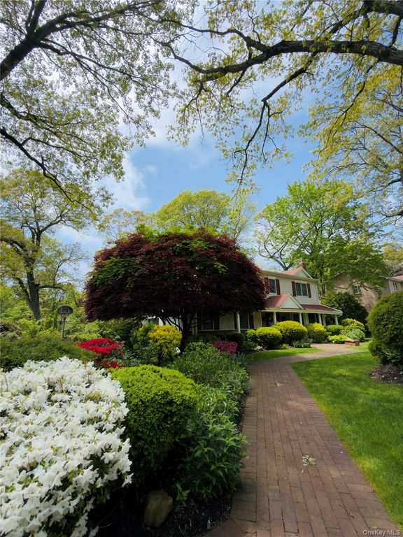 38 McCulloch Drive, Dix Hills, NY 11746 — photo 4