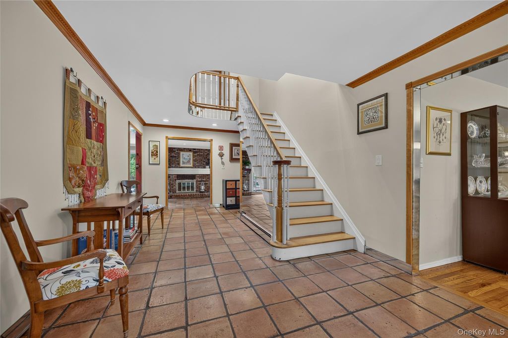 38 McCulloch Drive, Dix Hills, NY 11746 — photo 5