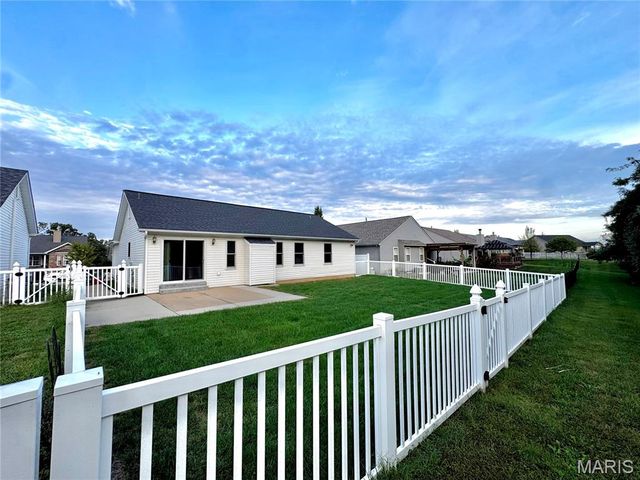 2162 Warwick Castle, Imperial, MO 63052