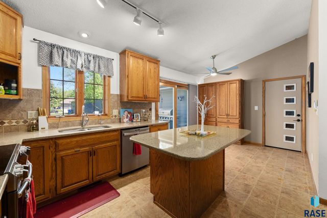 900 E 64th St Street, Sioux Falls, SD 57108