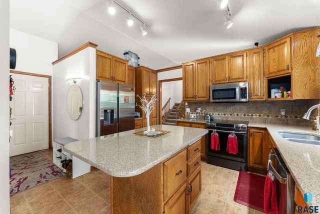 900 E 64th St Street, Sioux Falls, SD 57108