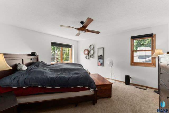 900 E 64th St Street, Sioux Falls, SD 57108