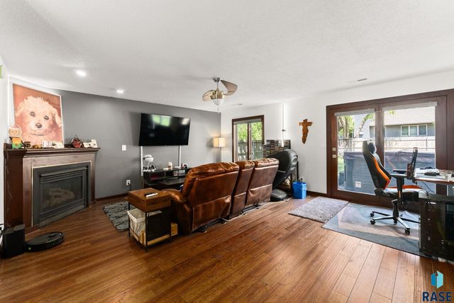900 E 64th St Street, Sioux Falls, SD 57108