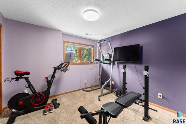 900 E 64th St Street, Sioux Falls, SD 57108