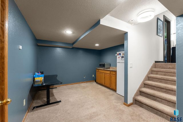 900 E 64th St Street, Sioux Falls, SD 57108