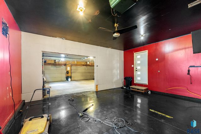 900 E 64th St Street, Sioux Falls, SD 57108
