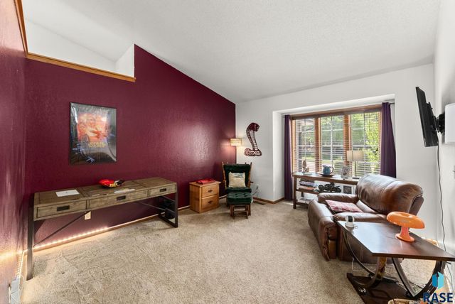 900 E 64th St Street, Sioux Falls, SD 57108