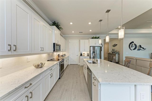 629 MARAVIYA BOULEVARD, Nokomis, FL 34275