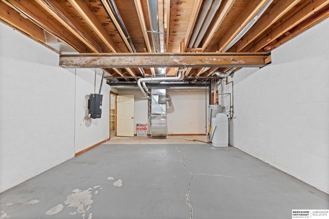 20605 Meadow Ridge Drive, Springfield, NE 68059