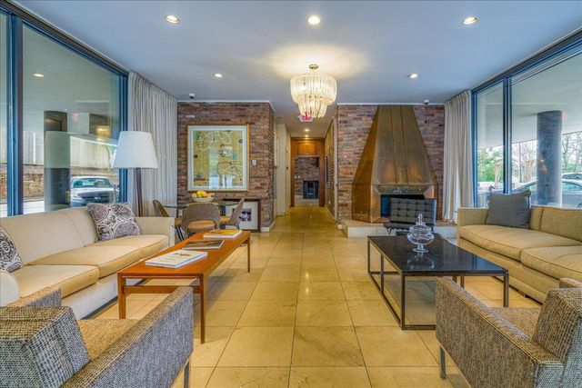 2195 Poplar Ave Apt 504, Memphis, TN 38104