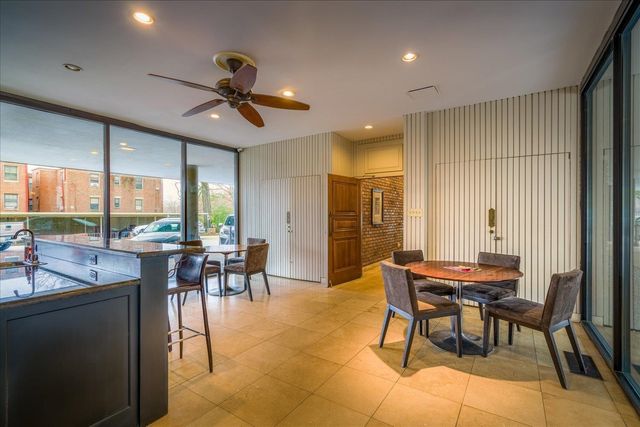 2195 Poplar Ave Apt 504, Memphis, TN 38104