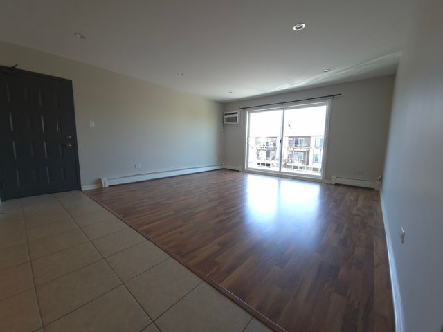 510 KIOWA Court 201, Naperville, IL 60565