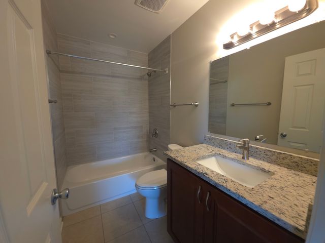 510 KIOWA Court 201, Naperville, IL 60565