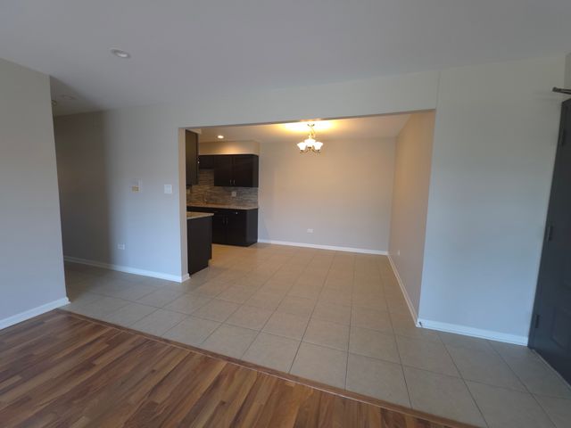 510 KIOWA Court 201, Naperville, IL 60565