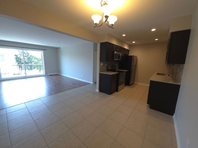 510 KIOWA Court 201, Naperville, IL 60565
