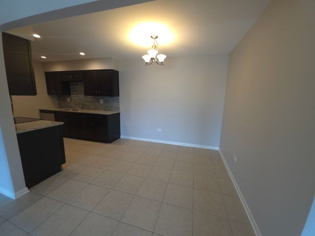 510 KIOWA Court 201, Naperville, IL 60565