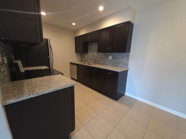 510 KIOWA Court 201, Naperville, IL 60565