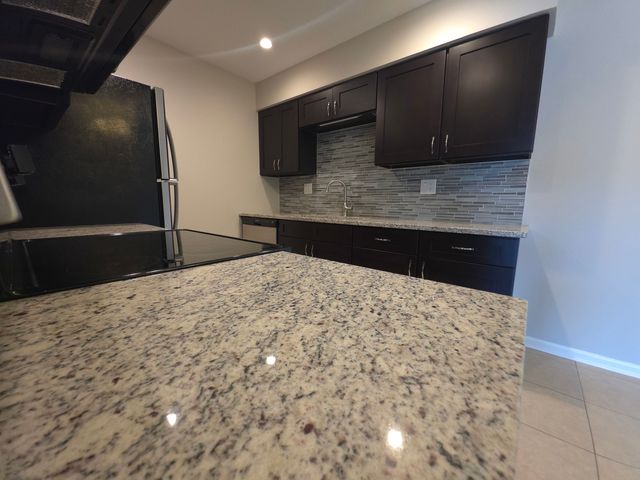 510 KIOWA Court 201, Naperville, IL 60565
