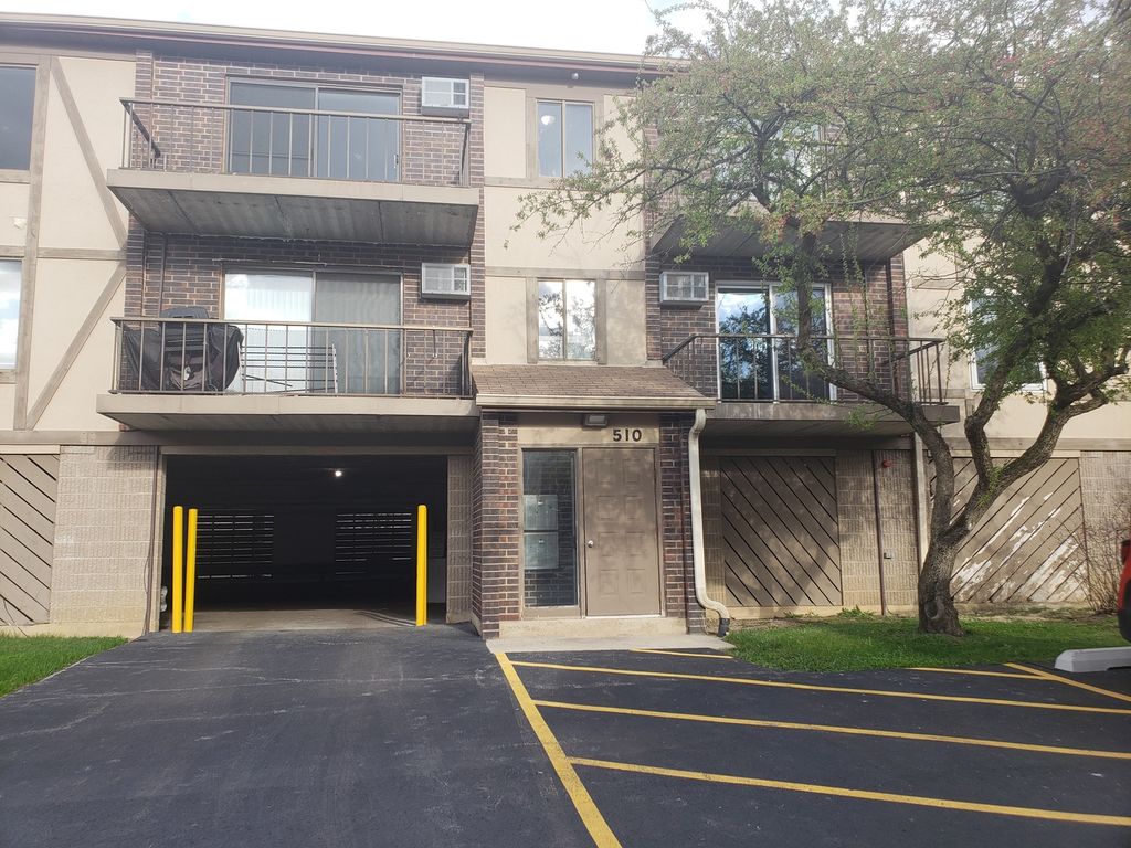510 KIOWA Court 201, Naperville, IL 60565