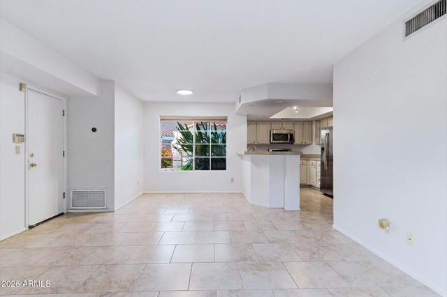 4021 E LAUREL Lane NE, Phoenix, AZ 85028