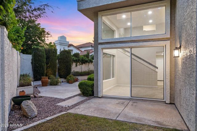 4021 E LAUREL Lane NE, Phoenix, AZ 85028