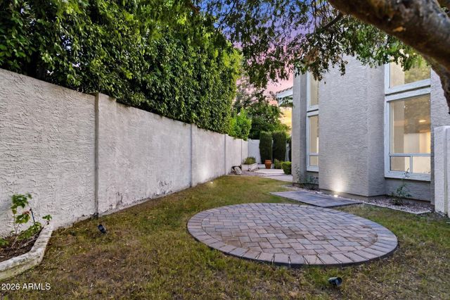 4021 E LAUREL Lane NE, Phoenix, AZ 85028