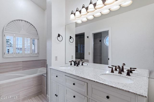 4021 E LAUREL Lane NE, Phoenix, AZ 85028