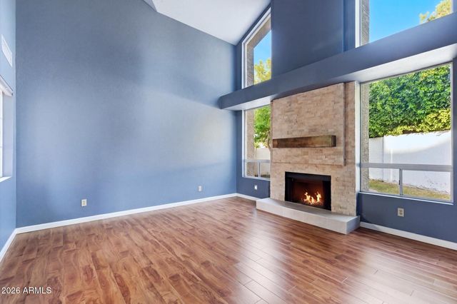 4021 E LAUREL Lane NE, Phoenix, AZ 85028