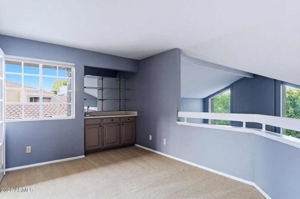 Image 21 of property listing at 4021 E LAUREL Lane NE, Phoenix, AZ 85028