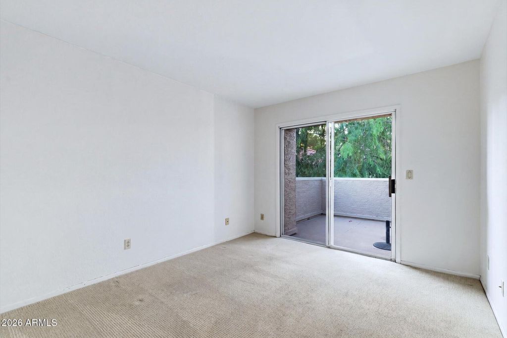 Image 28 of property listing at 4021 E LAUREL Lane NE, Phoenix, AZ 85028