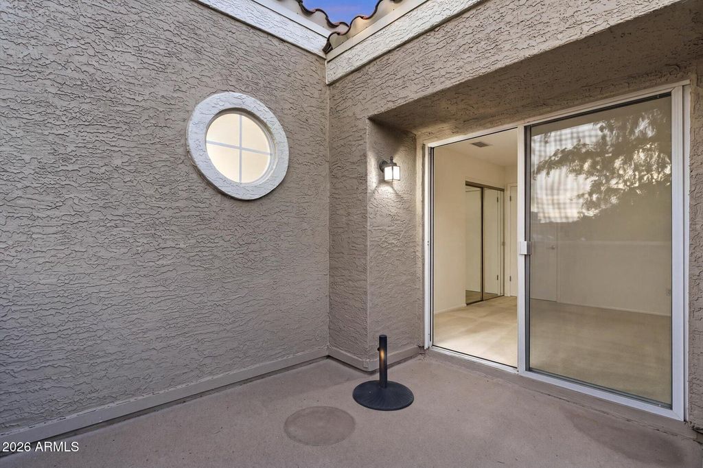Image 31 of property listing at 4021 E LAUREL Lane NE, Phoenix, AZ 85028