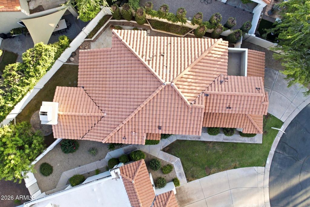 Image 38 of property listing at 4021 E LAUREL Lane NE, Phoenix, AZ 85028